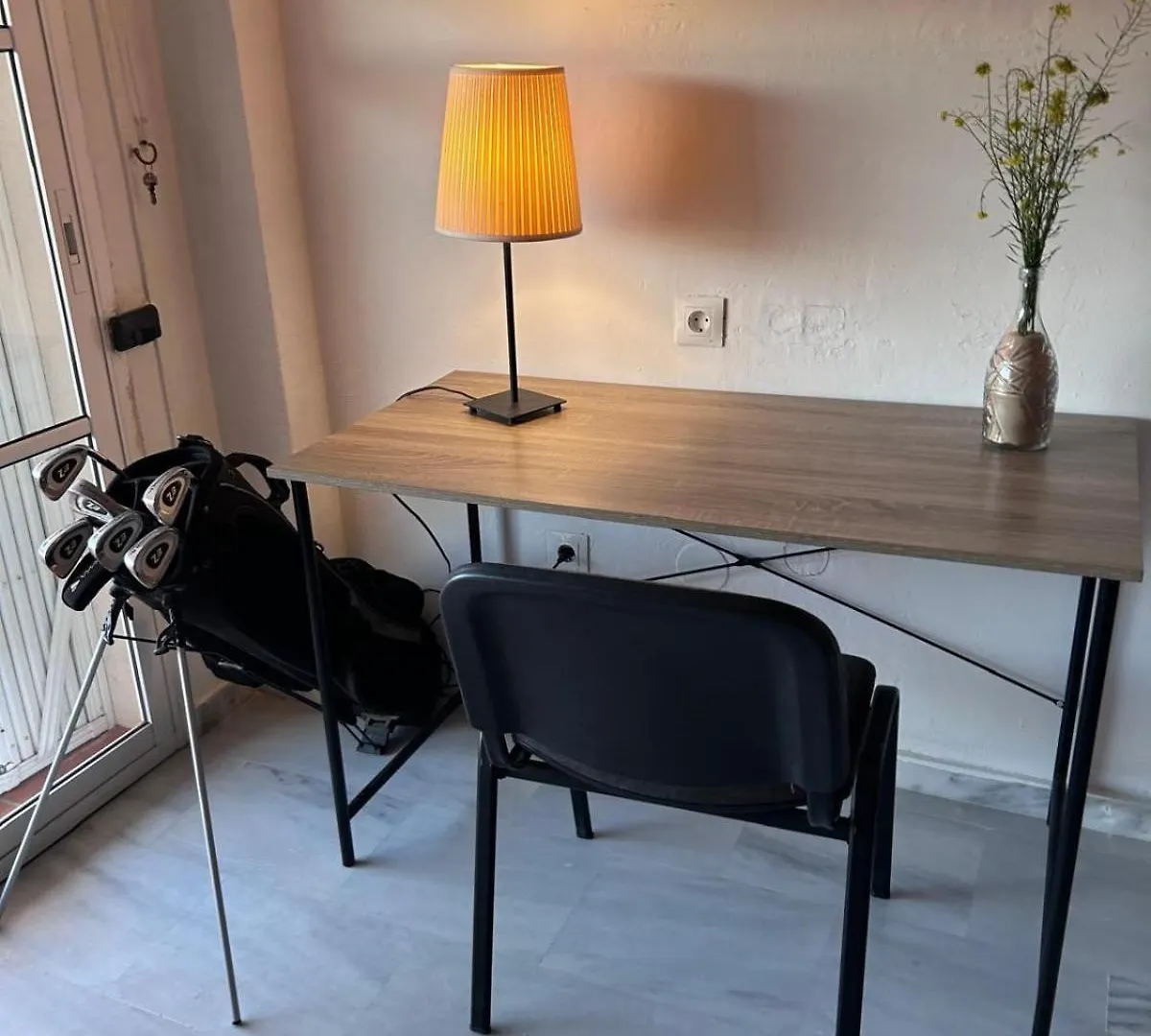 Lighthouse Beach Apartment ミハス